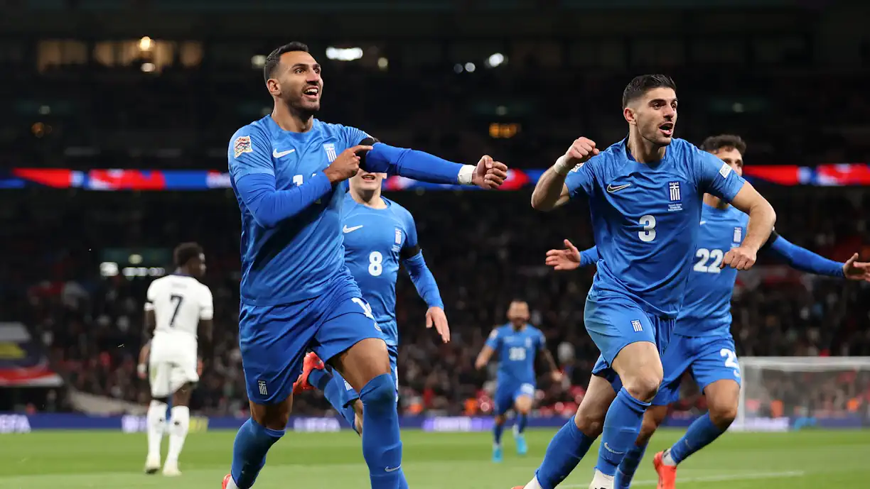 Vangelis Pavlidis bisou no Inglaterra - Grécia e avançado do Benfica lembrou George Baldock. Fotografia de Julian Finney/Getty Images