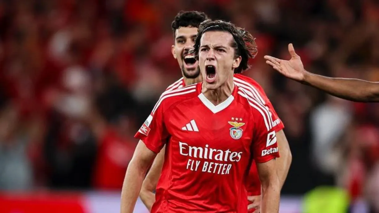 Boas notícias, Benfica! United pode pescar alternativa a Carreras...no Porto