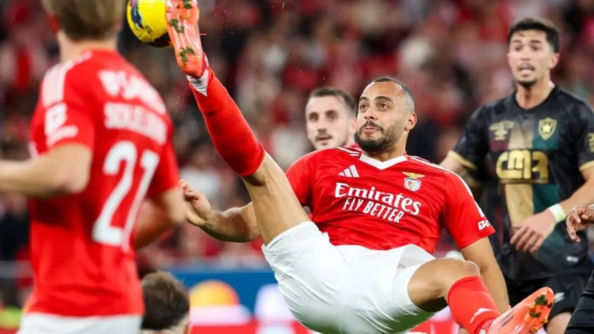 Arthur Cabral reage ao bis, após quebrar enguiço no Benfica - Estrela