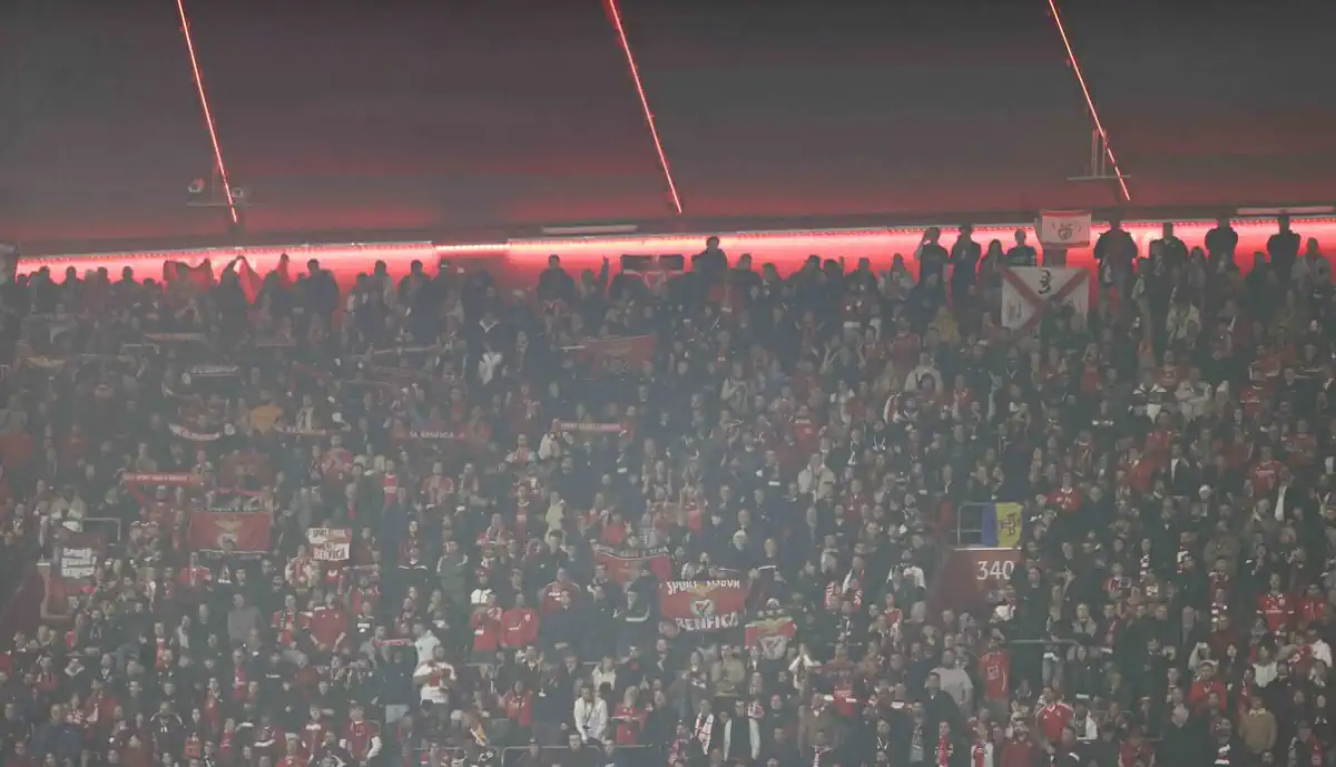 Tragédia no Bayern Munique - Benfica 'silencia' adeptos na Allianz Arena