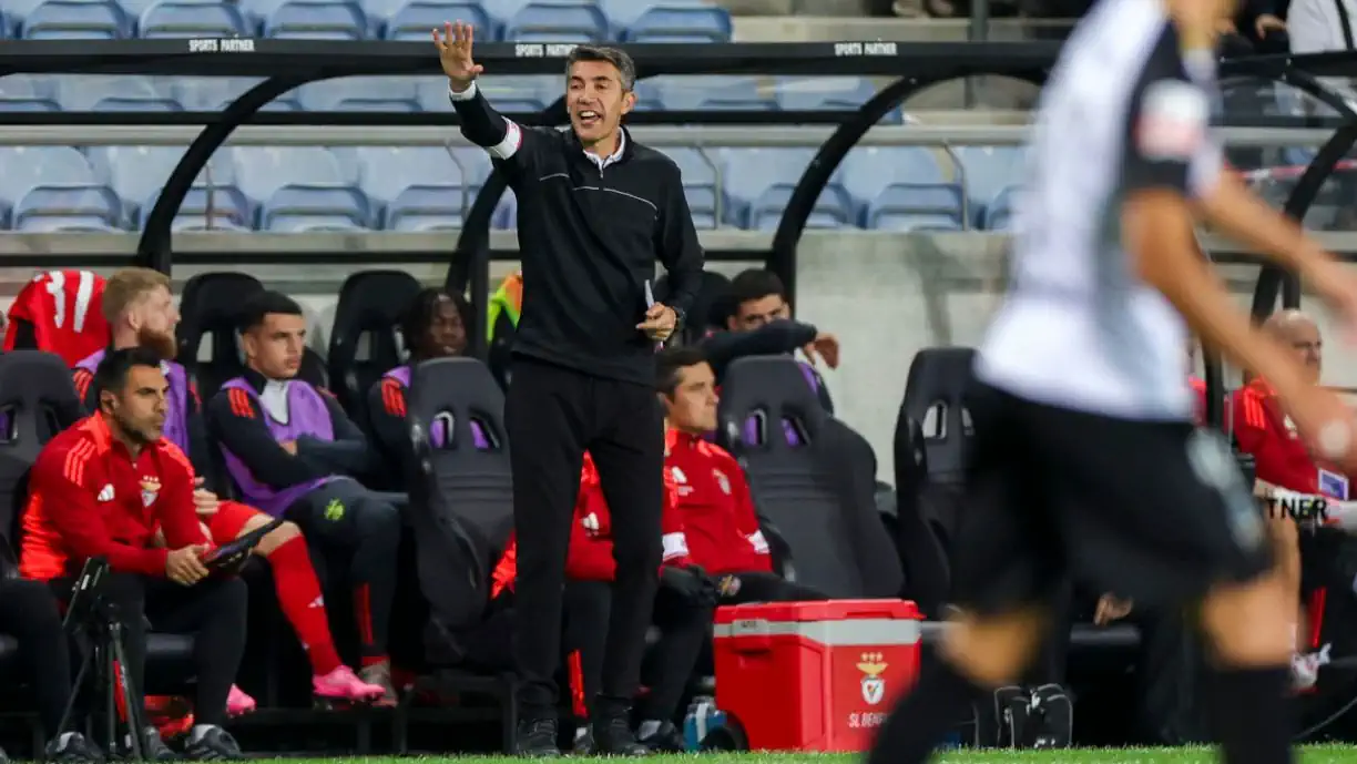 Bruno Lage promoveu mudanças no Farense - Benfica, acabando por esclarecer a variabilidade tática de Aursnes e Beste 