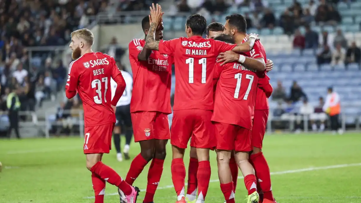 Craque, que não 'molhou a sopa' no Farense - Benfica, pede desculpa: "Gostava de..."