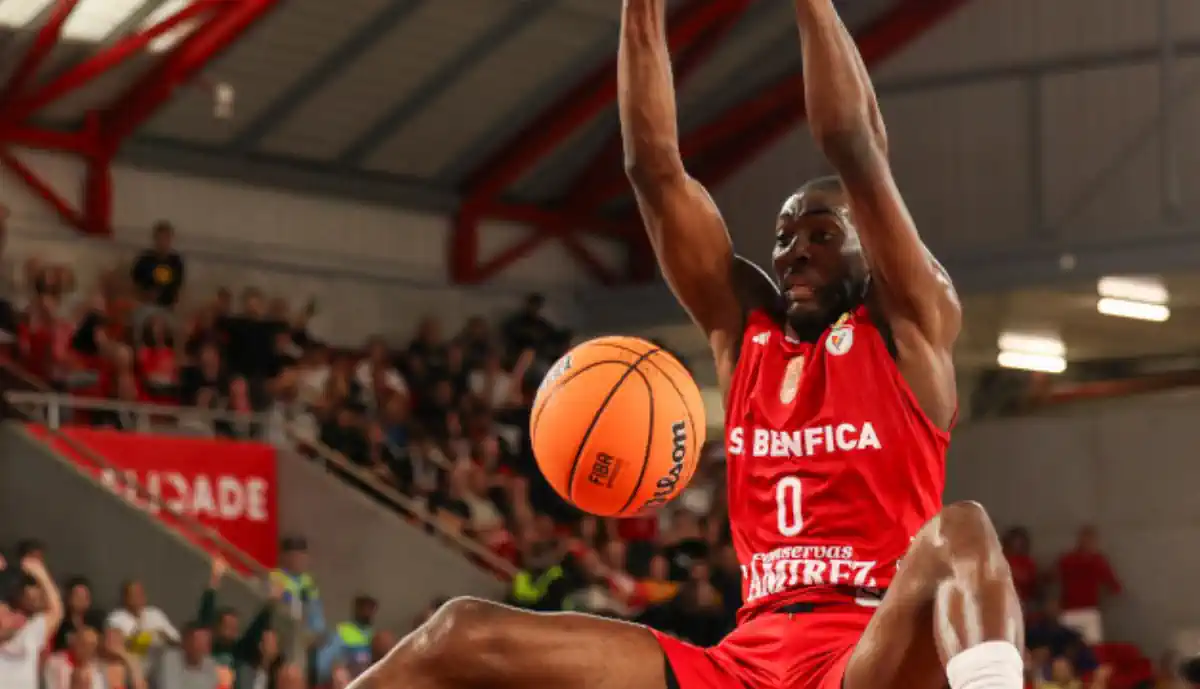 Basquetebol do Benfica 'treme', mas segue a todo o gás em prova