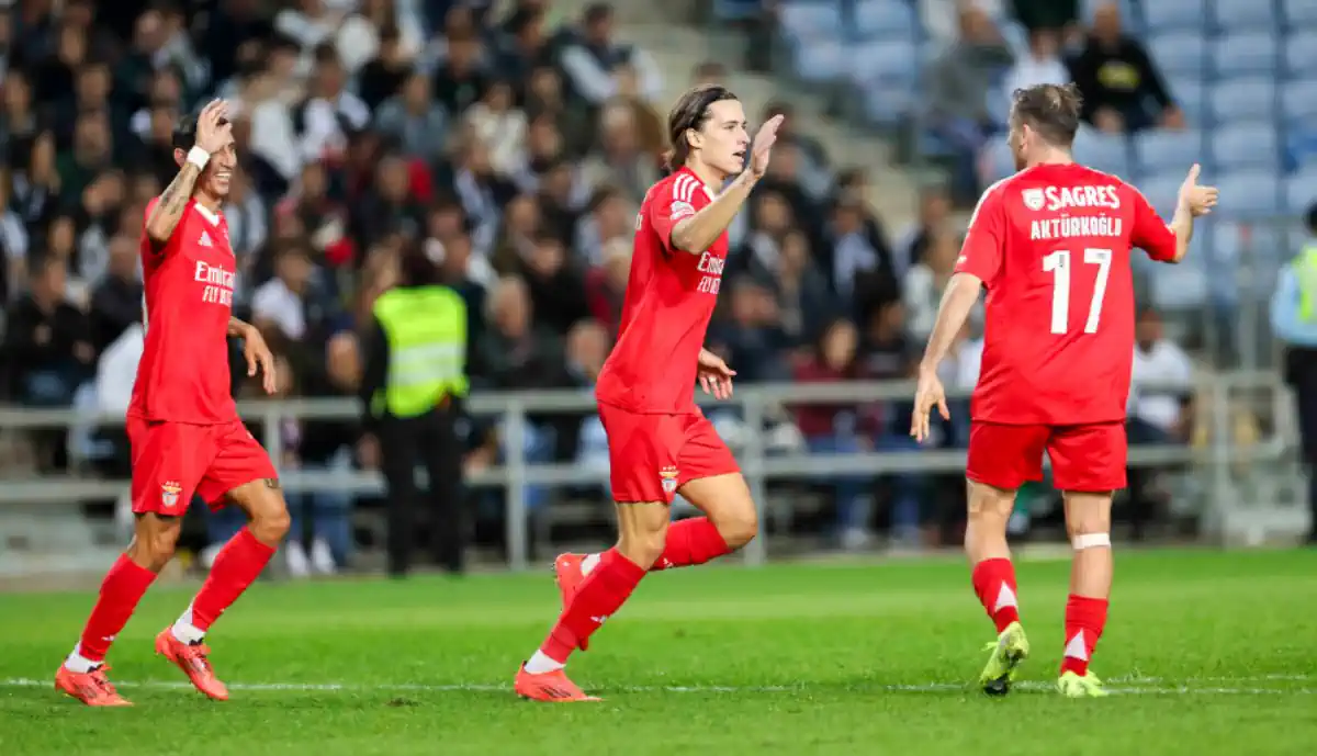 Álvaro Carreras teve noite de sonho, no Algarve, diante do Farense, ajudando o Benfica a vencer duelo