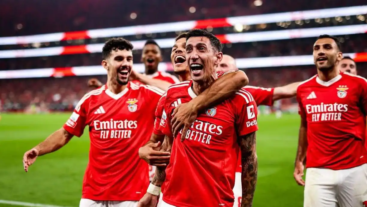 Ángel Di María foi uma das figuras do Benfica - Porto, tendo apontado o segundo golo e ainda o último tiro certeiro do Clássico