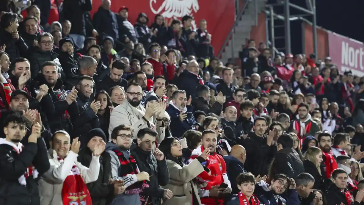 Após empate do Benfica, bancadas brindaram equipa com reações distintas