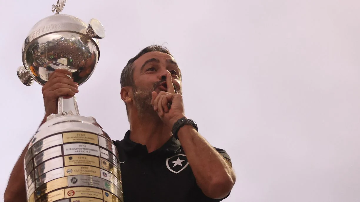 Botafogo de Artur Jorge pensa em 'estratagema' para roubar suplente do Benfica