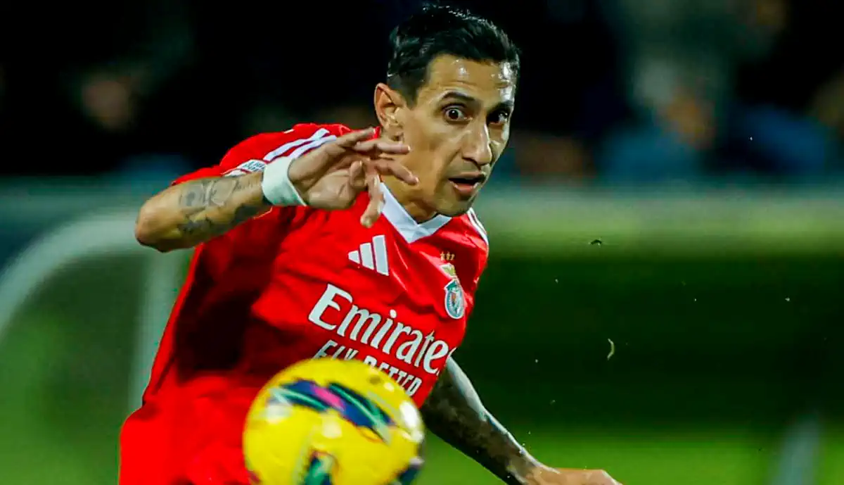 Di María não perdoa e Benfica 'arruma' Arouca com olhos no Sporting