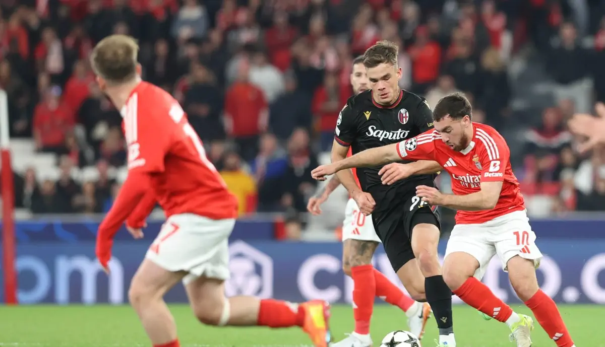 Kokçu protagoniza momento que dá que falar no final do Benfica - Bolonha