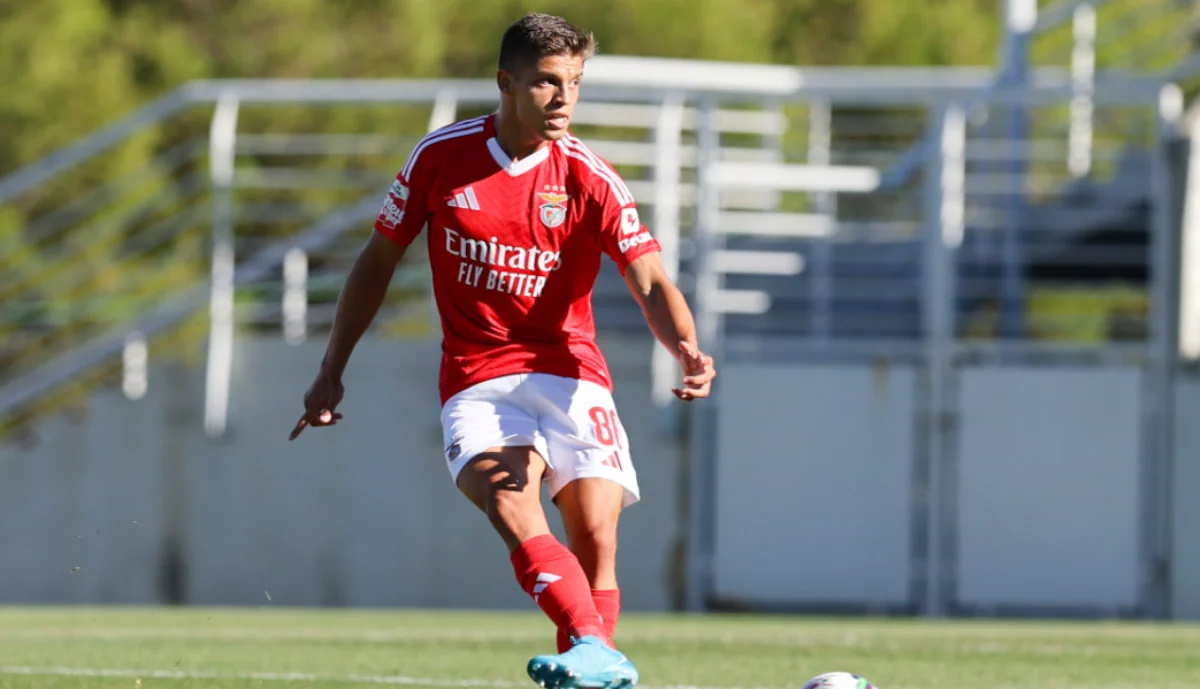 Benfica B perdeu diante do Tondela, líder da Segunda Liga, com Diogo Prioste a marcar um golo para as águias