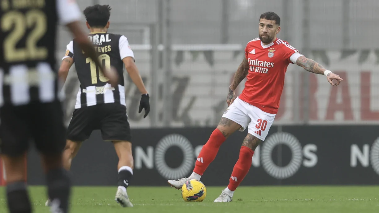 Nicolás Otamendi foi um dos melhores jogadores do Benfica diante do Nacional