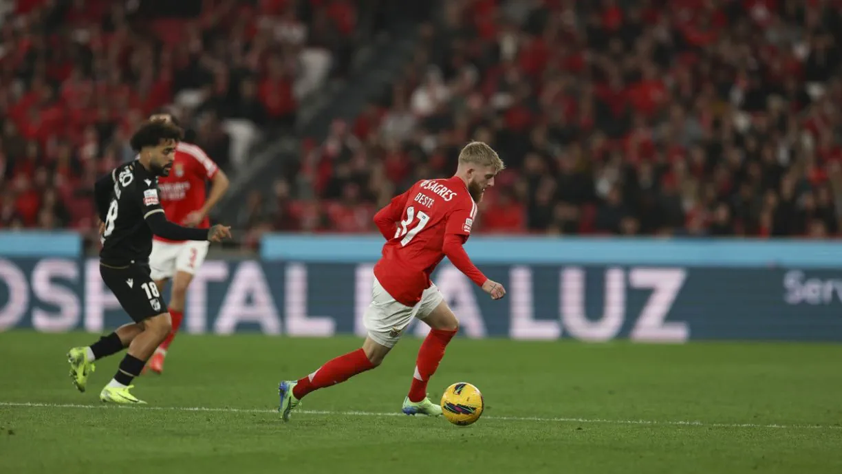 Niklas Beste tem motivos para sorrir, após vitória do Benfica