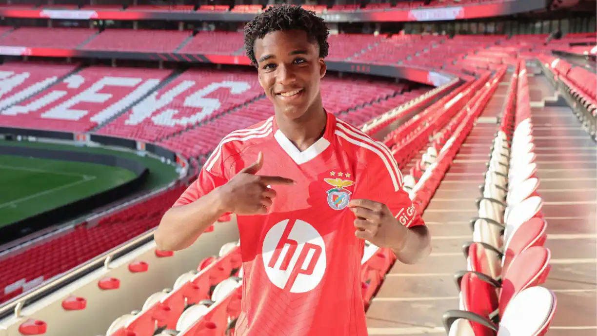 Nilson Semedo vai continuar ao serviço do Benfica