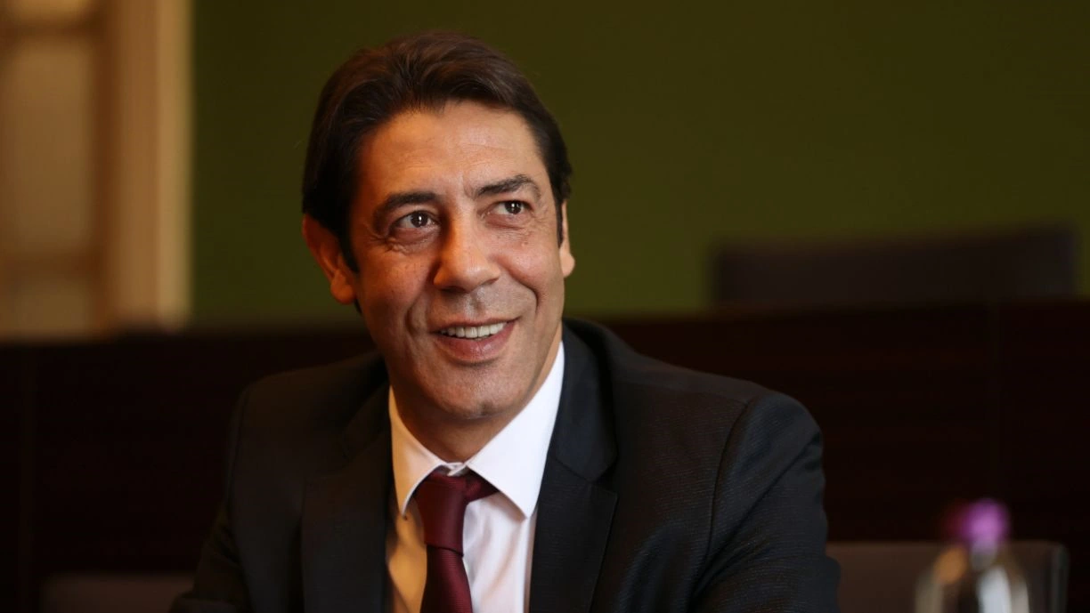 Oficial! Rui Costa assina com atleta do Corinthians: "O Benfica tem..."