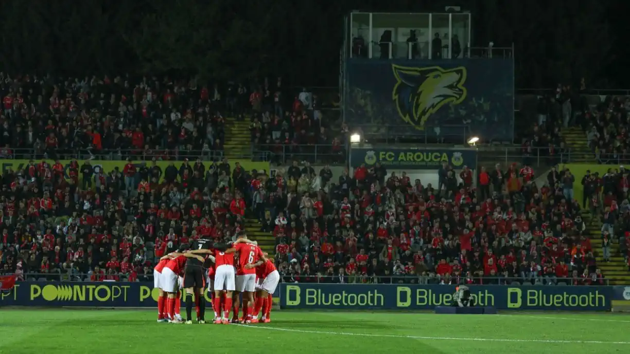 Nem tudo são rosas: Lage tem 'berbicacho' para resolver, após o Arouca - Benfica