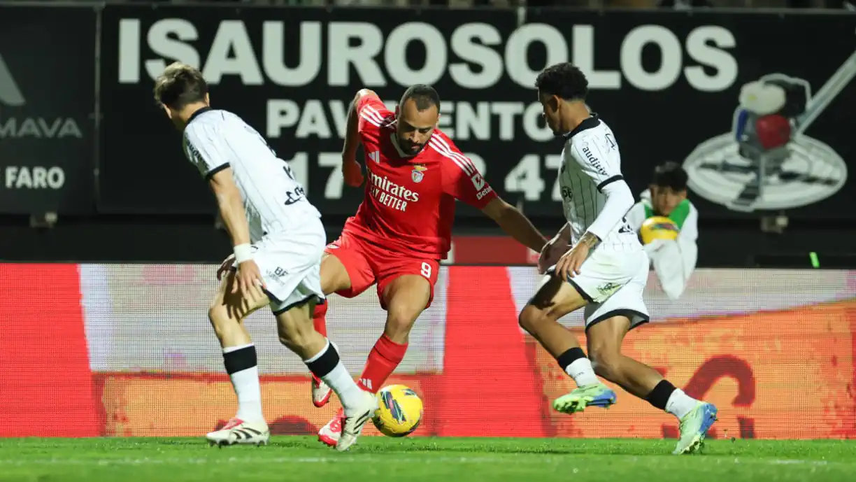 Com reviravolta, Benfica bate Farense e segue em frente na Taça de Portugal