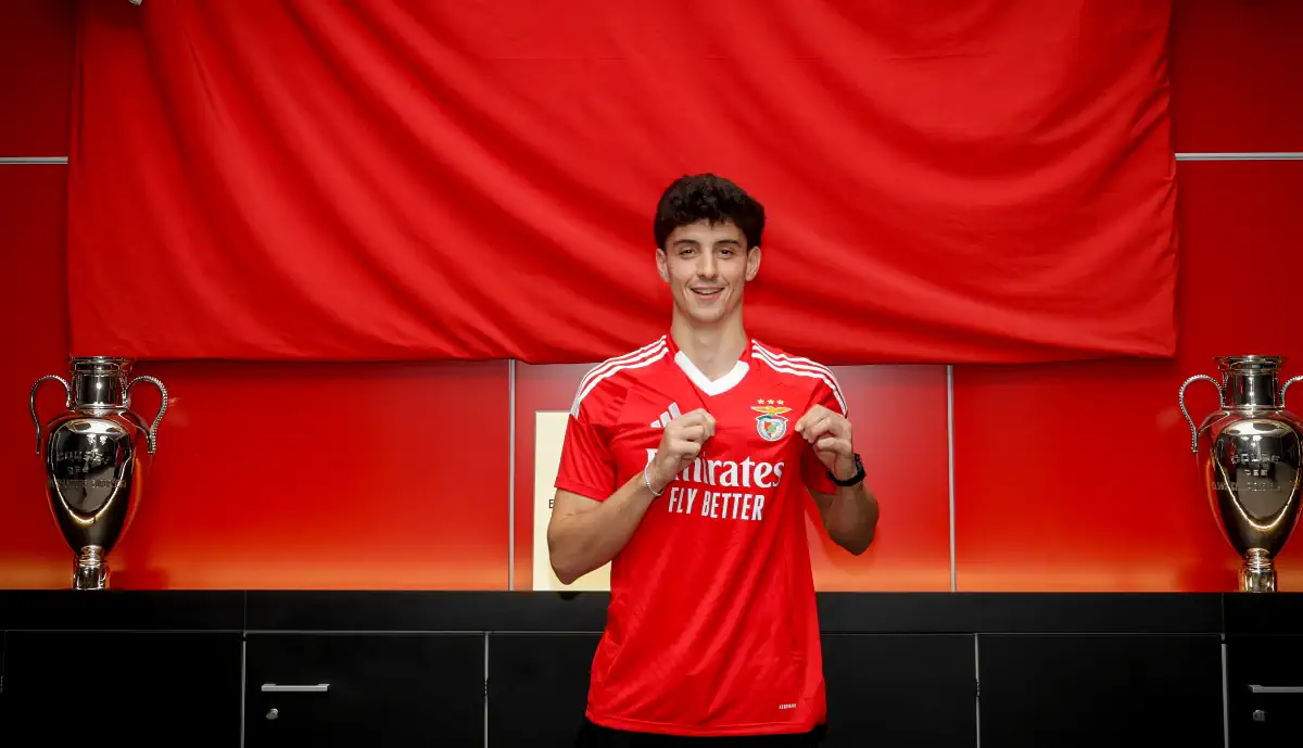 Manu Silva ainda agora assinou contrato e já fala à Benfica, com muitos objetivos à mistura