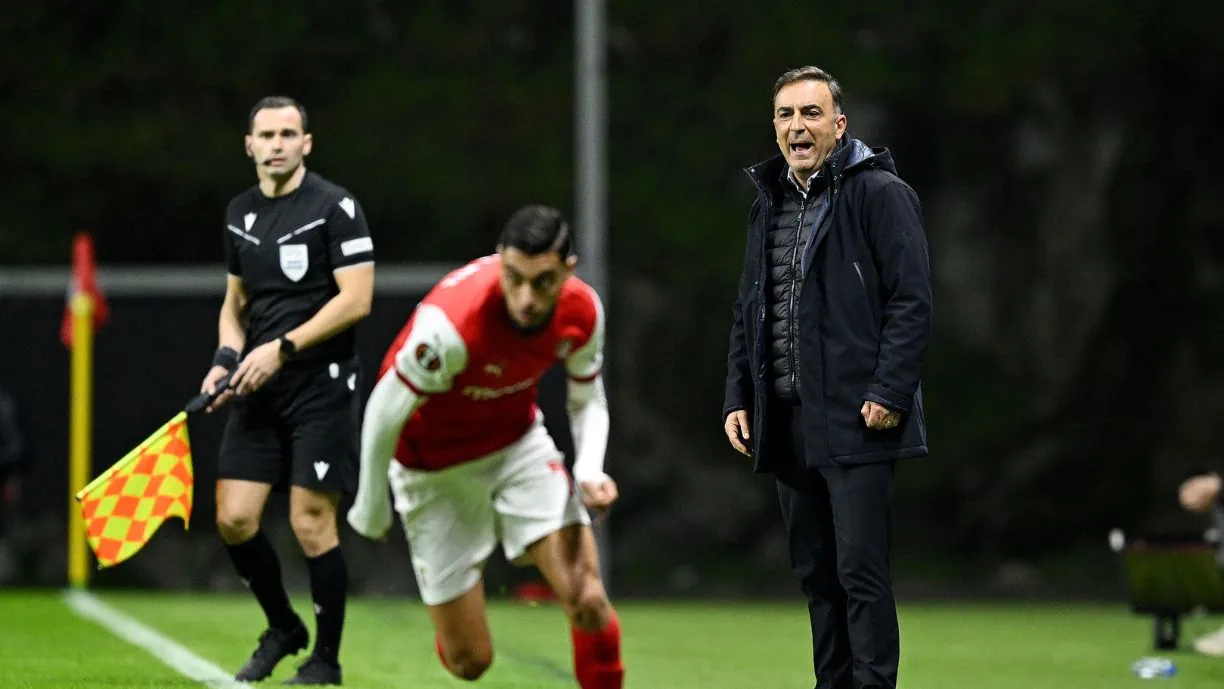 Cuidado, Lage: Carvalhal tem 'sangue fresco' para o Benfica - Braga