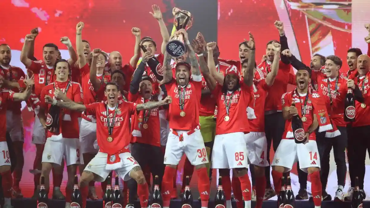 Atleta, que está no Benfica desde 2010, conquista primeira Taça da Liga