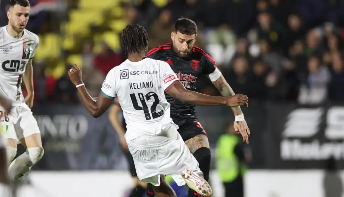 O antigo juiz espanhol acredita que a equipa de arbitragem agiu bem no golo apontado pelo do Benfica, mas defende a transmissão dessas imagens