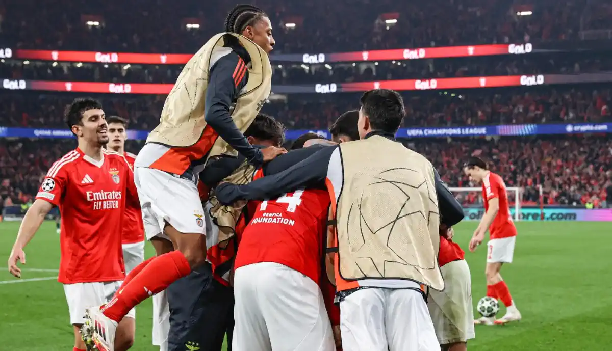 Titular do Benfica pode ser ausência para duelo com Barcelona