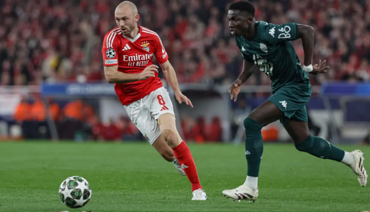 Aursnes foi a jogo no Benfica - Monaco com tratamento especial