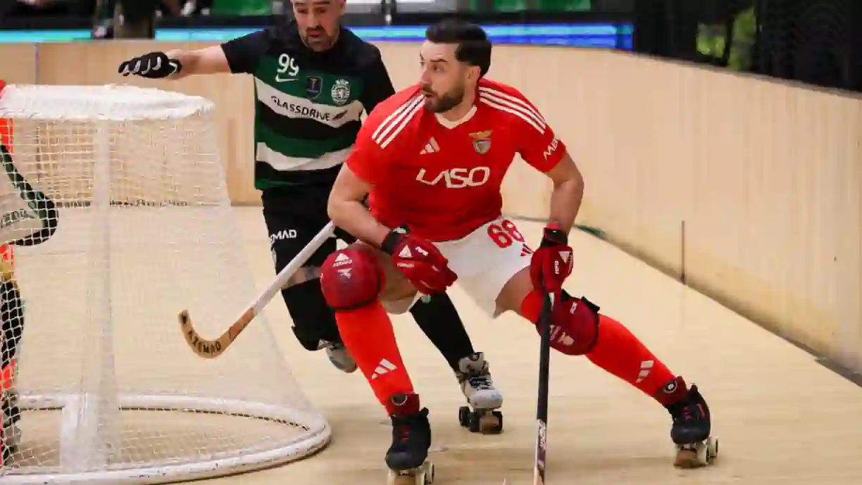 Em dérbi de loucos, hóquei do Benfica não cai e afasta Sporting da liderança