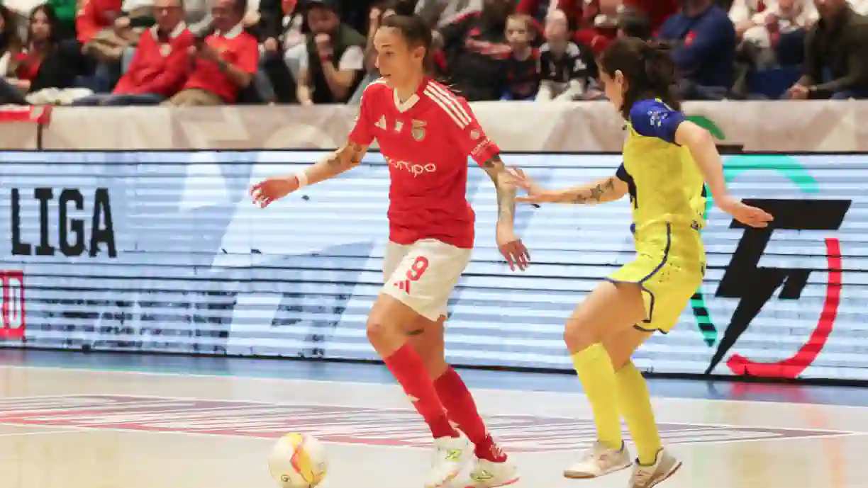 Futsal feminino do Benfica foi a jogo este domingo, 23 de fevereiro, acabando por triunfar nas grandes penalidades, por 3-2, conquistando a Taça da Liga