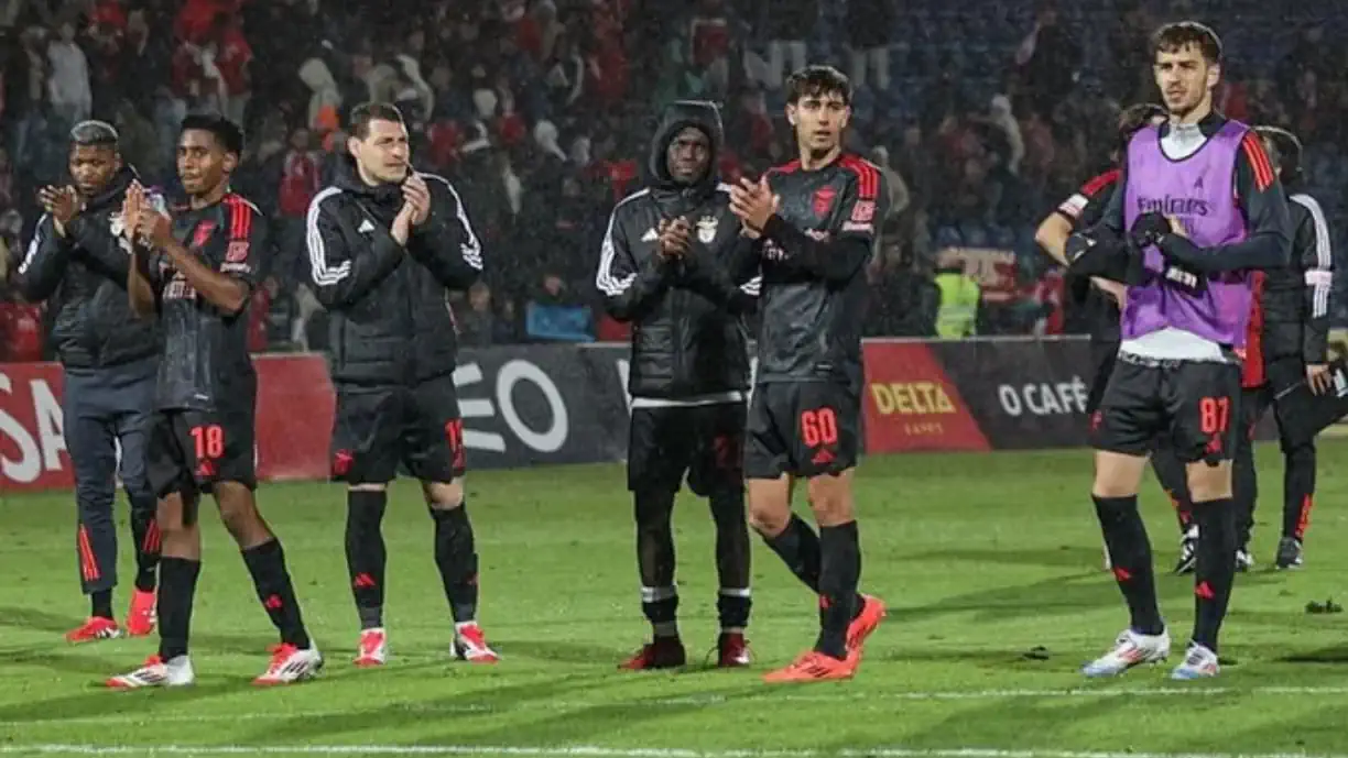 Após triunfo do Benfica, aposta de Bruno Lage deixa agradecimento: "Obrigado..."