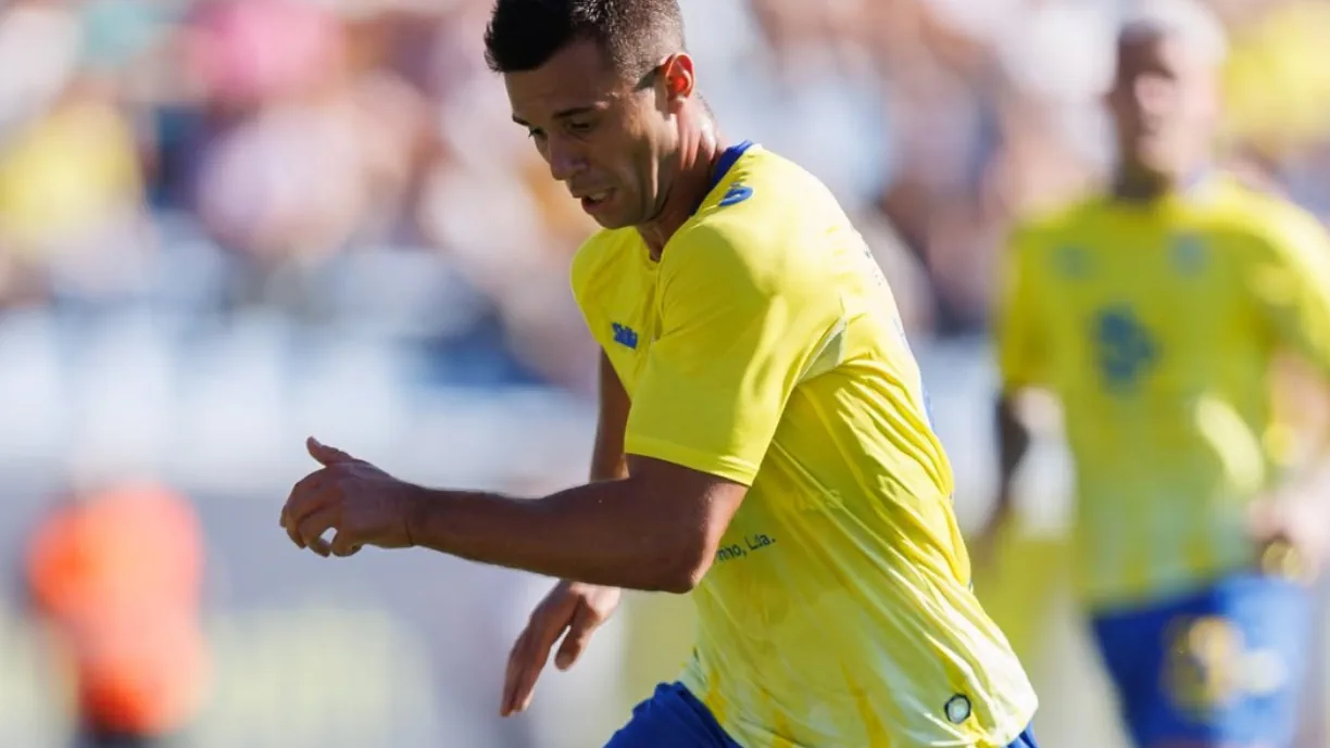 Henrique Araújo, avançado pelo Benfica, esteve em evidência na turma do Arouca no encontro frente ao Sporting no passado sábado