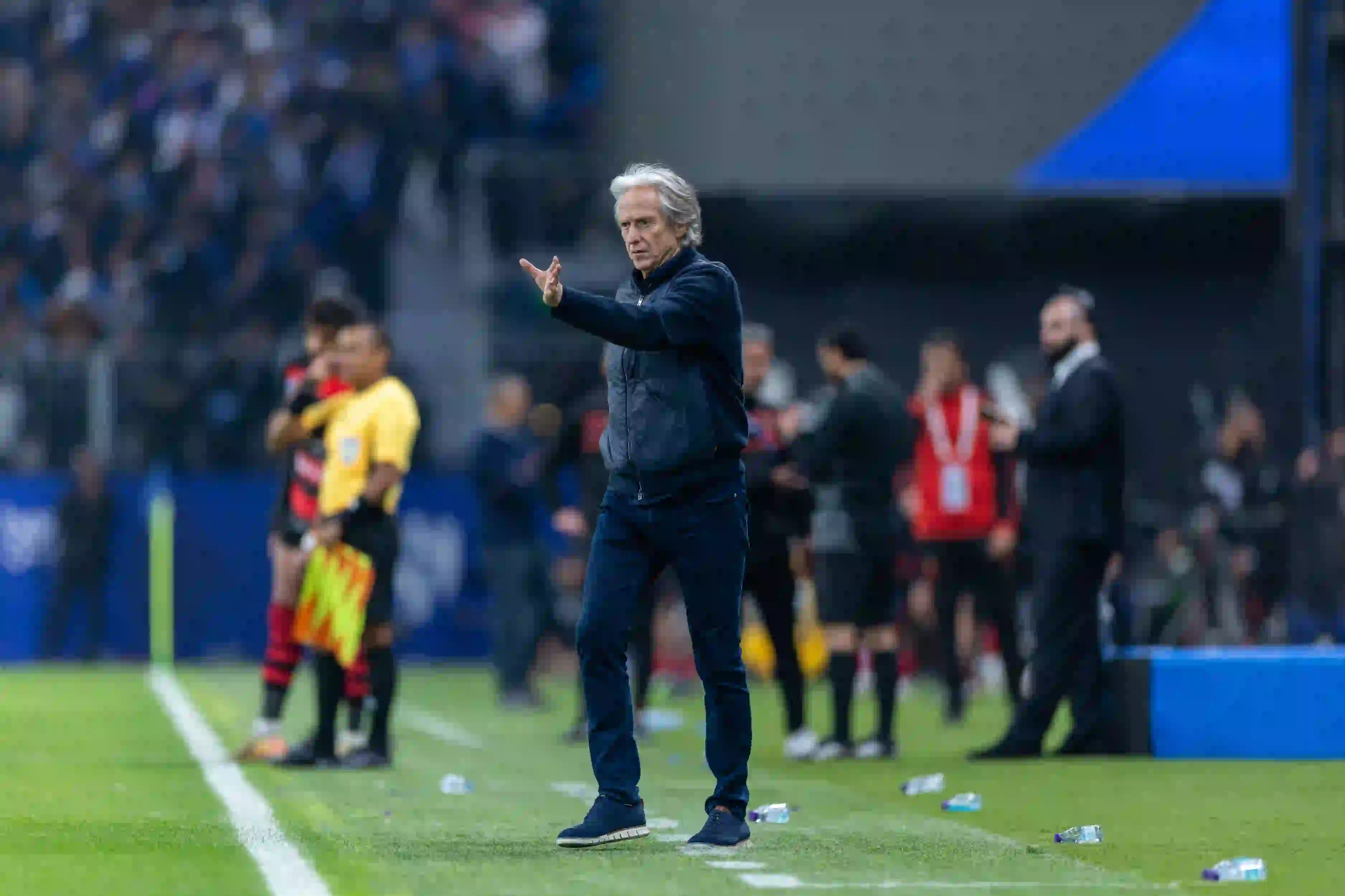 Jorge Jesus recorreu às redes sociais para emitir uma nota onde volta a afirmar que os árbitros sauditas não entendem de futebol e foi multado em 25 mil euros