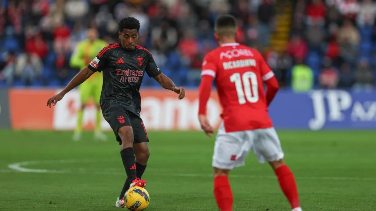 Leandro Barreiro não tem motivos para sorrir no Benfica... e não é devido a lesão