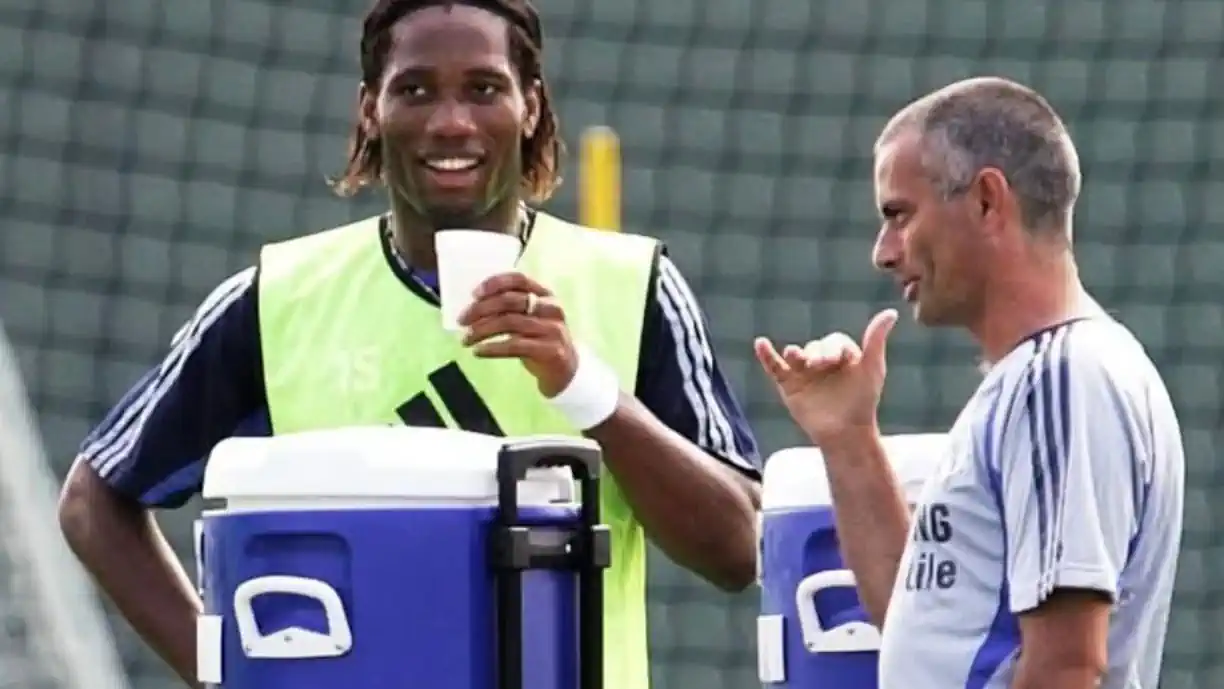 Didier Drogba foi campeão no Chelsea com José Mourinho e achou inacreditável as acusações de racismo feitas contra o treinador