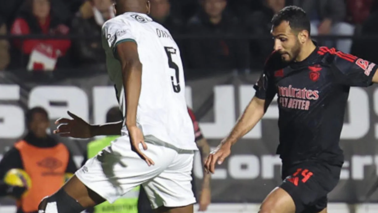 Pavlidis lança bomba e Benfica coloca Estrela da Amadora no sítio