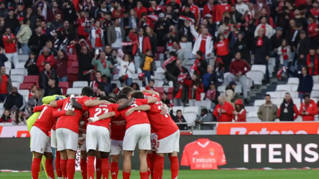 Num bonito gesto de reconhecimento e de fair-play, um trio de jogadores do Benfica fizeram questão de cumprimentar e elogiar o guarda-redes do Boavista