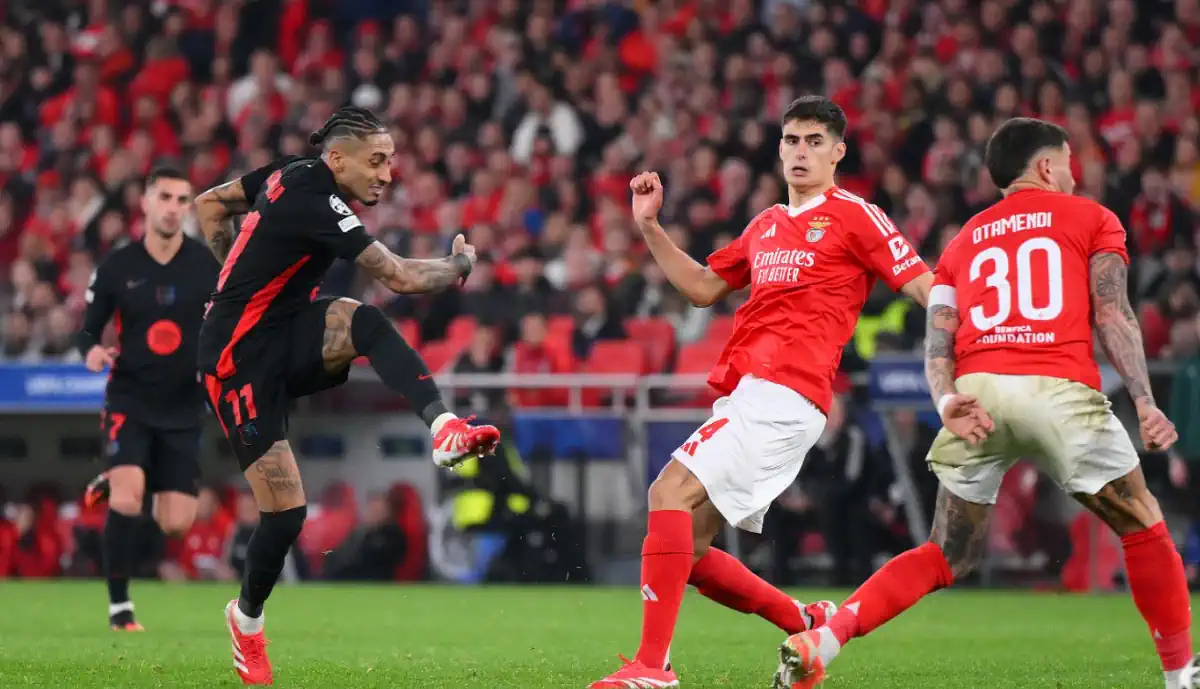 Raphinha volta a tramar e Benfica desliza frente ao Barcelona na Champions