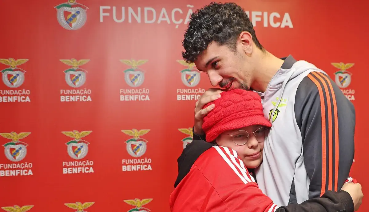 Fundação Benfica surpreende Mafalda e reação com Tomás Araújo dá que falar (Vídeo)