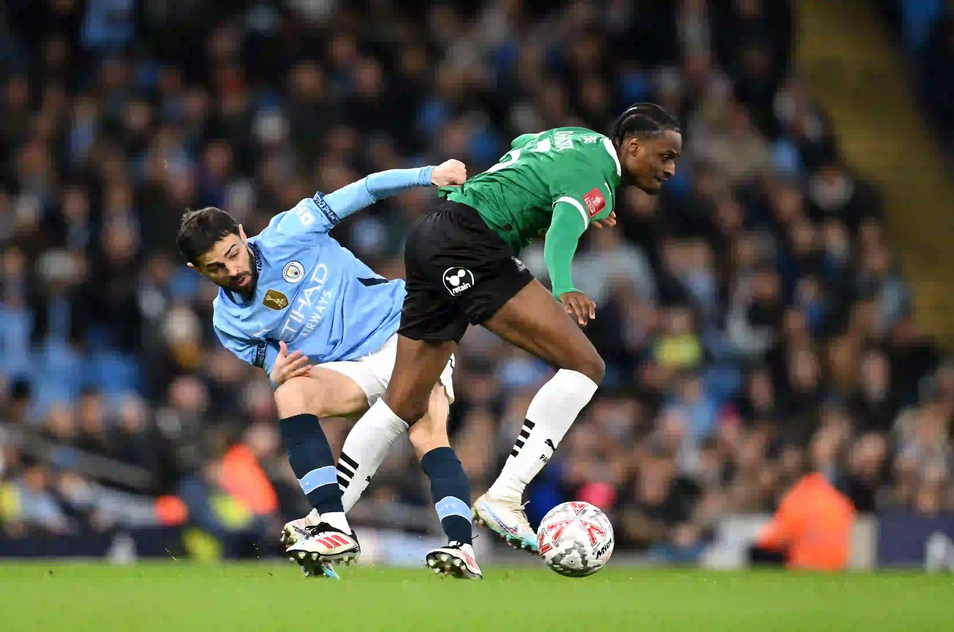 Depois de vencer para o campeonato, o Manchester City deu continuidade aos triunfos e com a ajuda de ex Benfica, seguiu em frente na Taça de Inglaterra