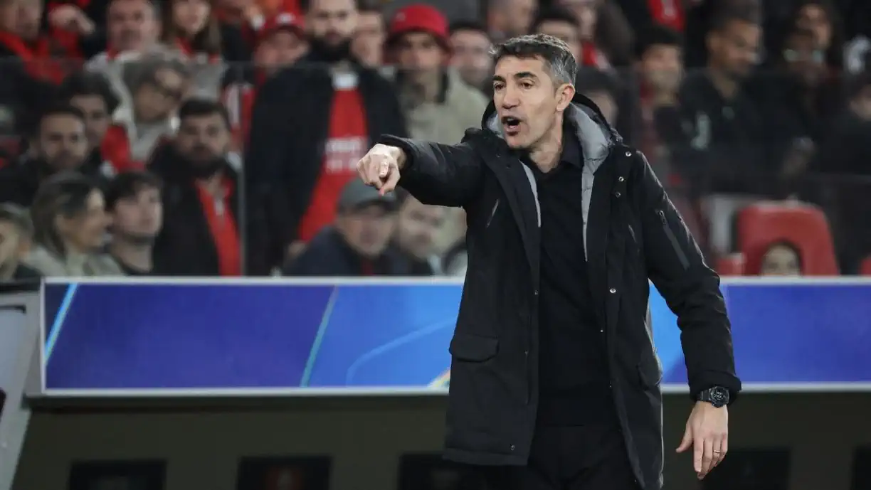 Penálti no Benfica - Barcelona? Bruno Lage ironiza: "A camisola do Belotti..."