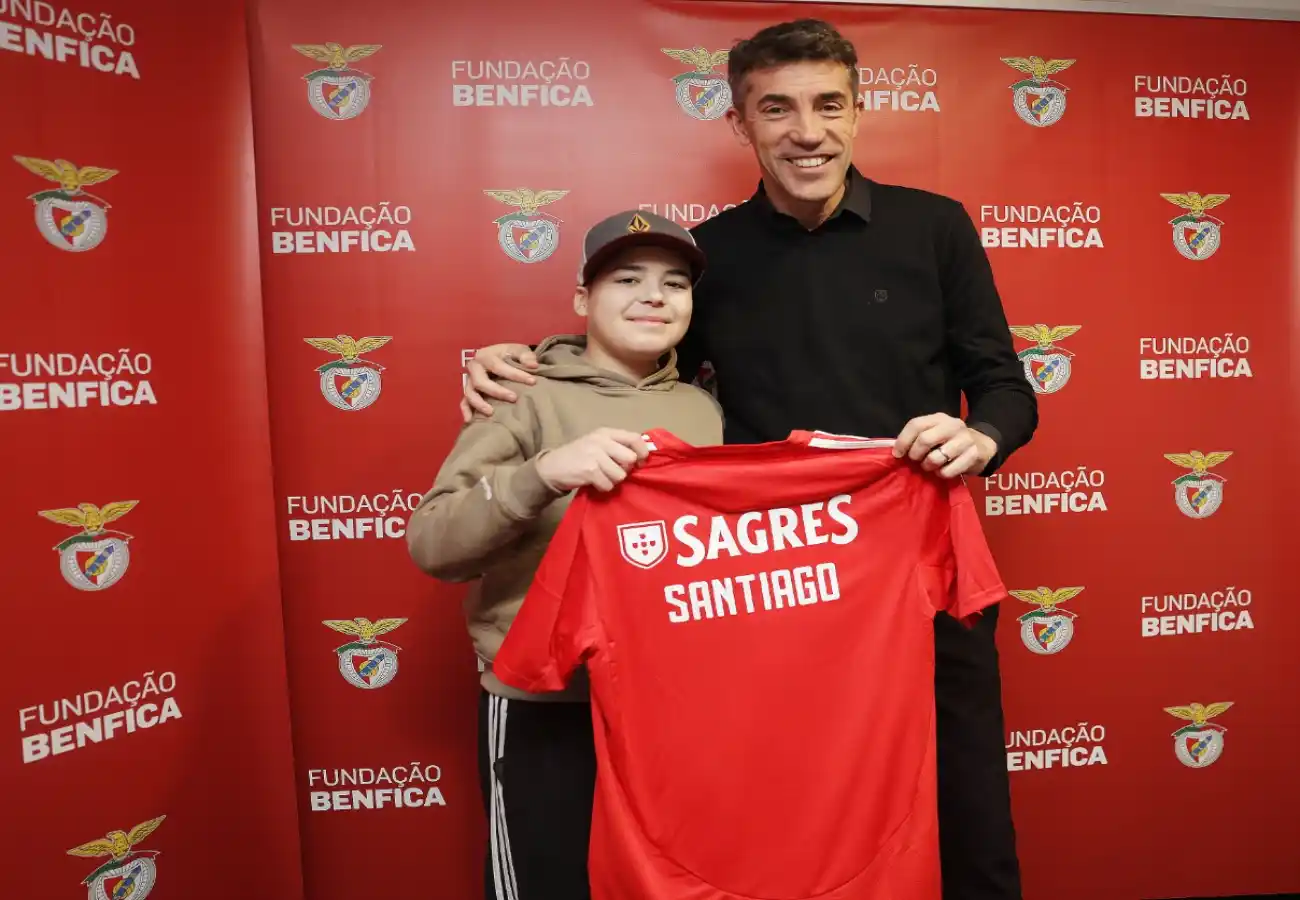 Com a vitória frente ao Nacional no bolso, o Benfica realizou o sonho de Santiago, que teve a oportunidade de conhecer Bruno Lage e o plantel encarnado