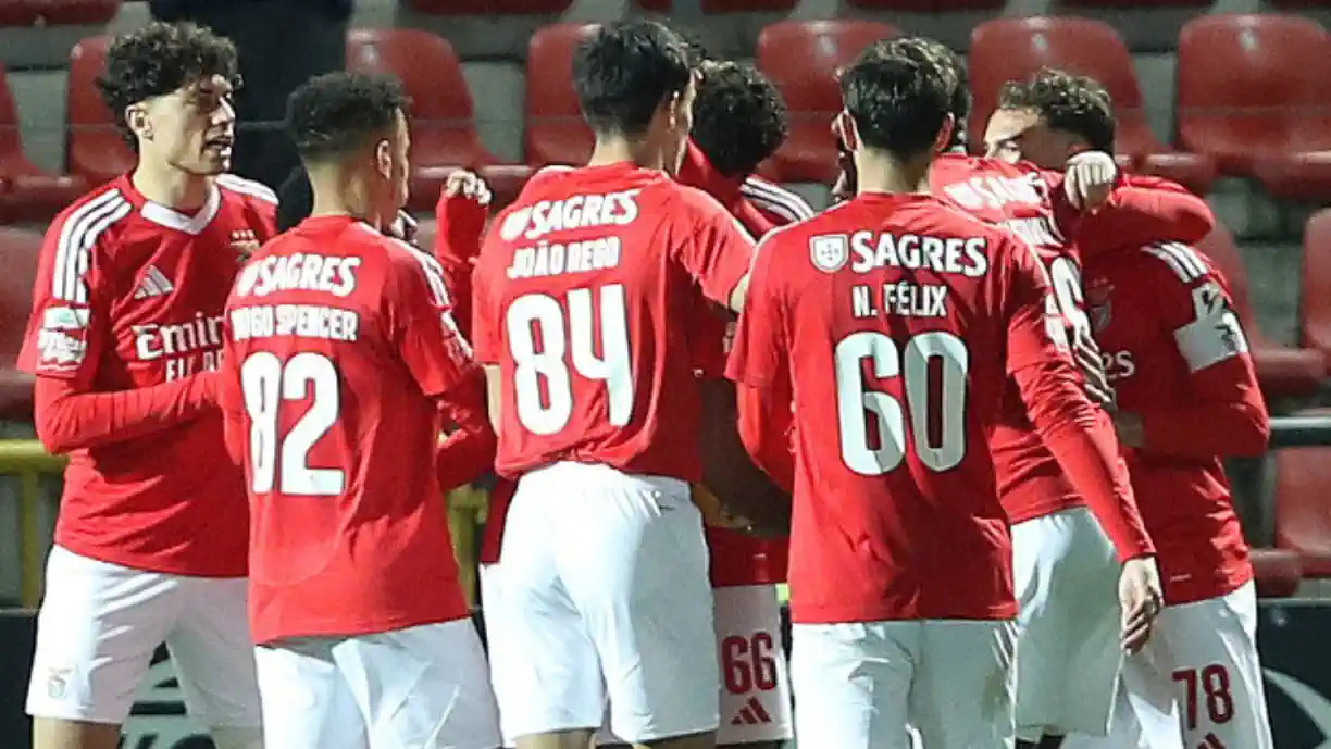 Em dia de aniversário, equipa B presta homenagem às glórias do Benfica (imagem)