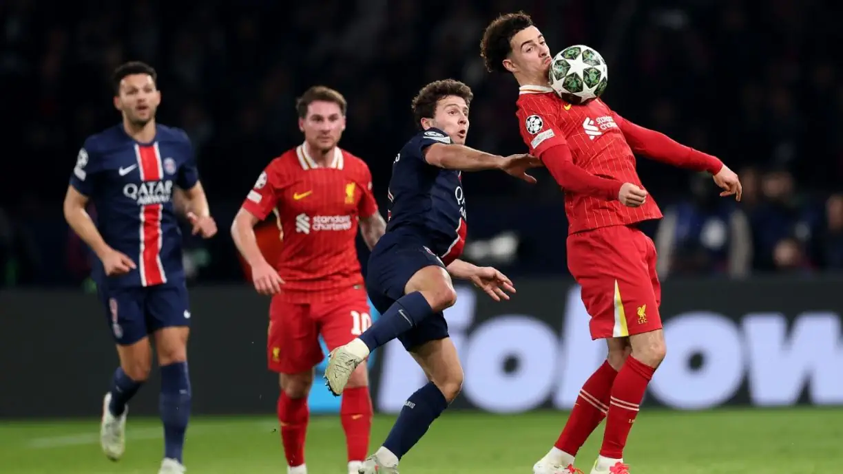 Benfica dá empurrão e 'ajuda' PSG a seguir em frente na Liga dos Campeões