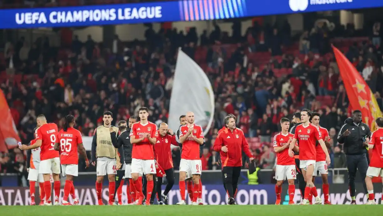 Última hora! Defesa do Benfica bate concorrência e arrecada prémio