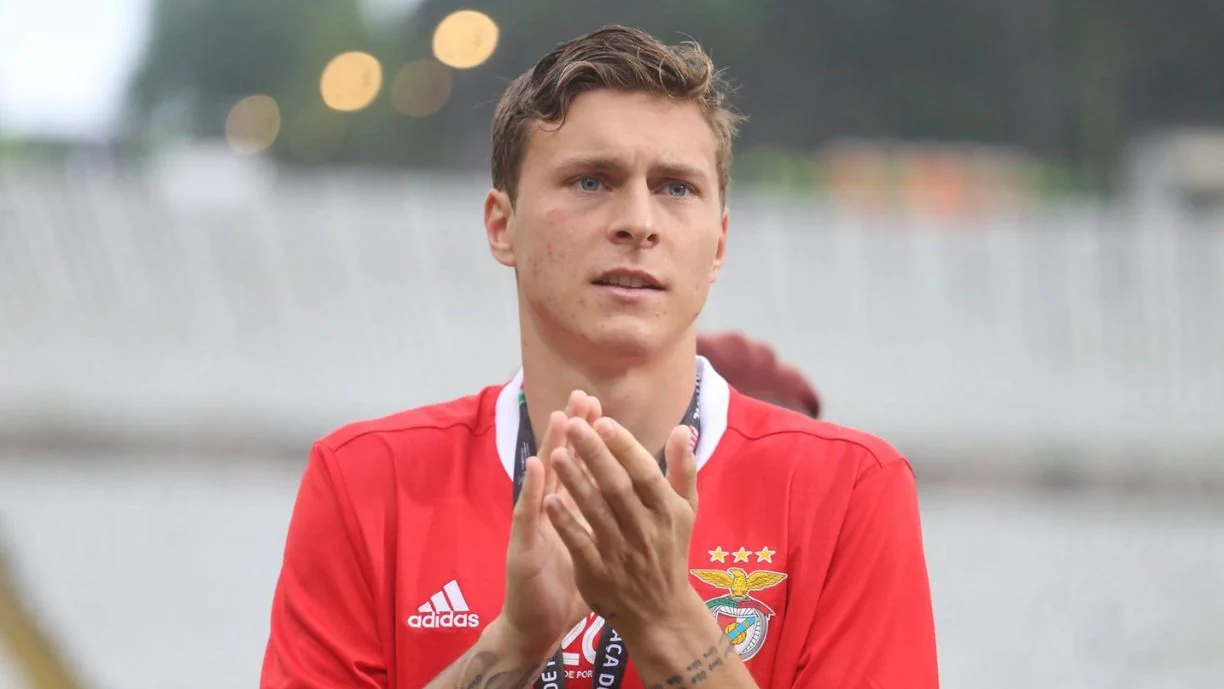 Lindelof tem vindo a ser associado ao Benfica de Rui Costa para o próximo mercado de transferências de verão, após uma passagem pela Luz