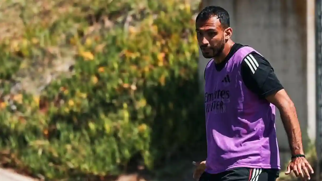 Pavlidis, goleador do Benfica, meteu um "like" na publicação onde aparece o AZ Alkmaar numa academia de futebol em Salónica