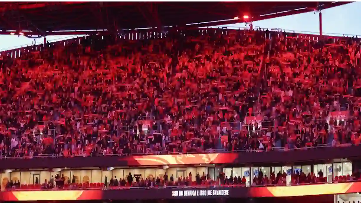 Futebolista que passou pelo Benfica 'preso' no Qatar por causa do conflito no Médio Oriente