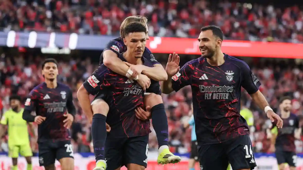 Alexander Bah ficou muito emocionado após Benfica - AVS SAD; Ala lembrou período difícil