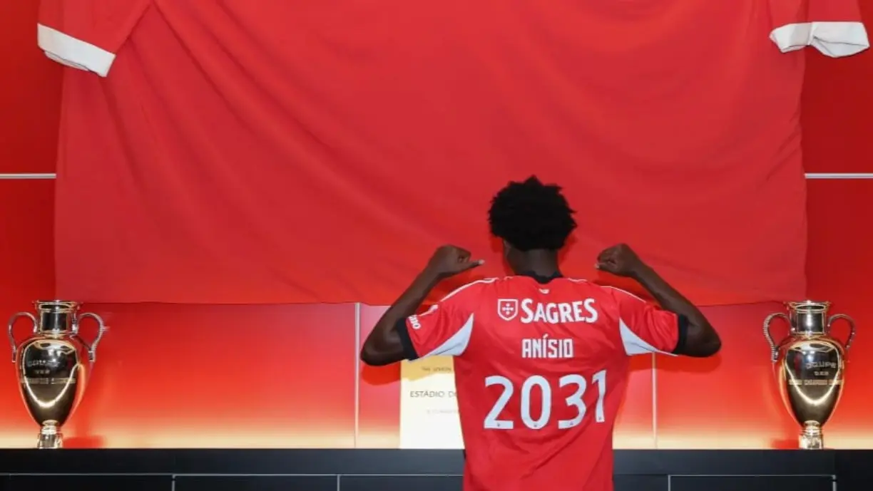 Anísio Cabral deixa garantia depois de renovar pelo Benfica: "Continuar a aprender"