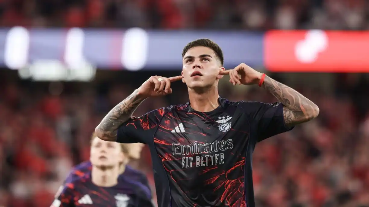 Enzo Barrenechea regressou às opções de Mourinho e deu que falar na partida entre Benfica e AFS. Fotografia: SL Benfica
