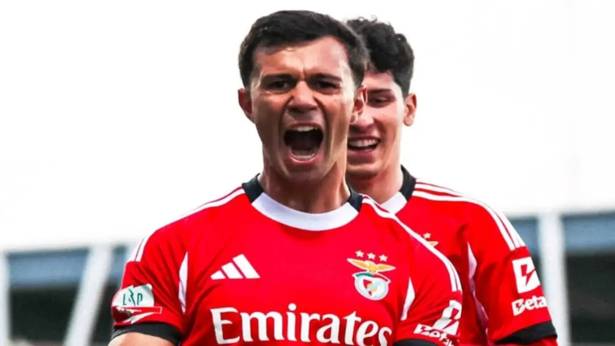 Após a decisão tomada, Henrique Araújo voltou a dar que falar no Benfica e chama à atenção de Mourinho. Fotografia: Benfica Campus | Instagram